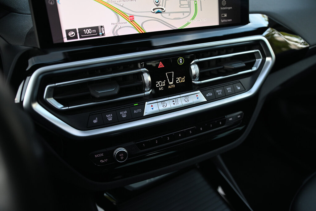 BMW iX3 12