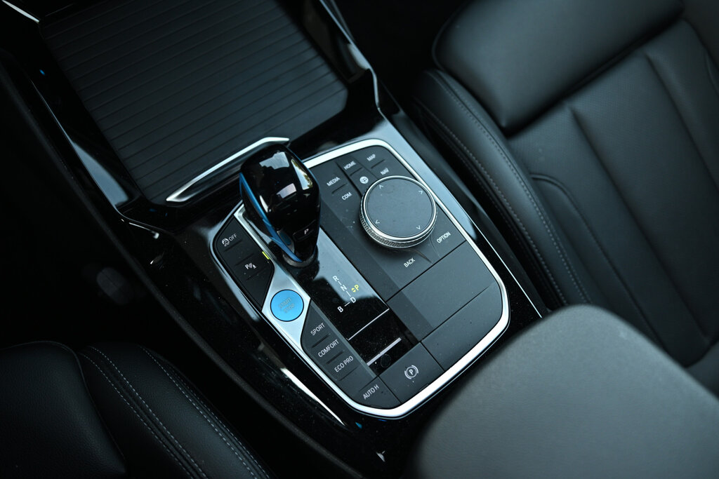 BMW iX3 14
