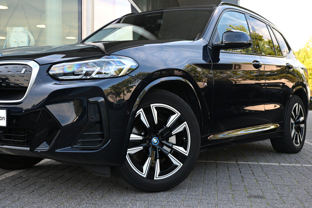 BMW iX3 15