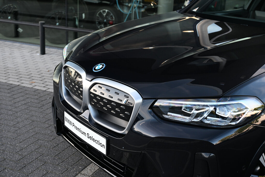 BMW iX3 17