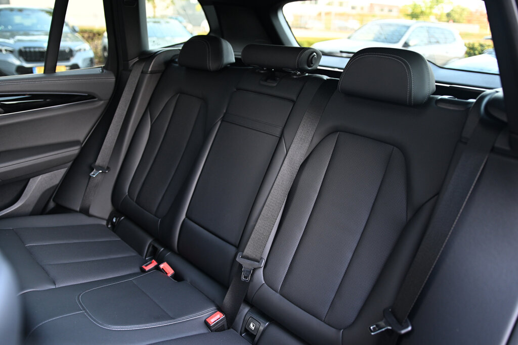 BMW iX3 24