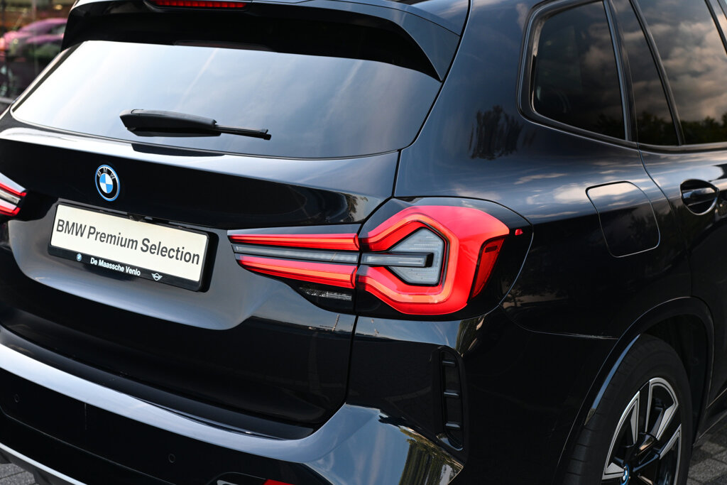 BMW iX3 26