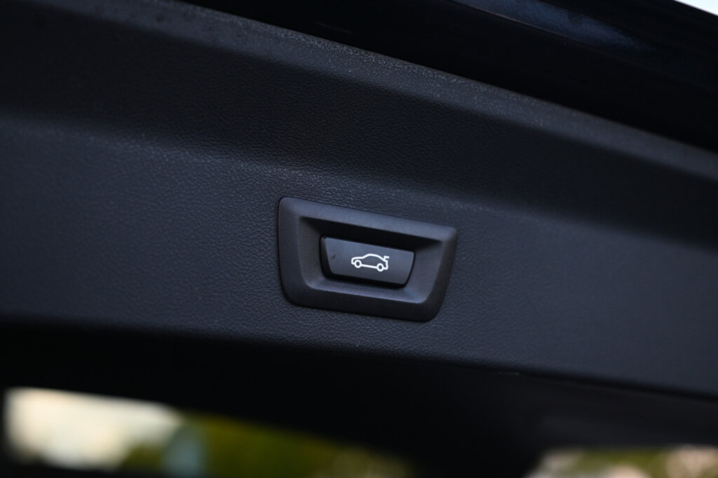 BMW iX3 28