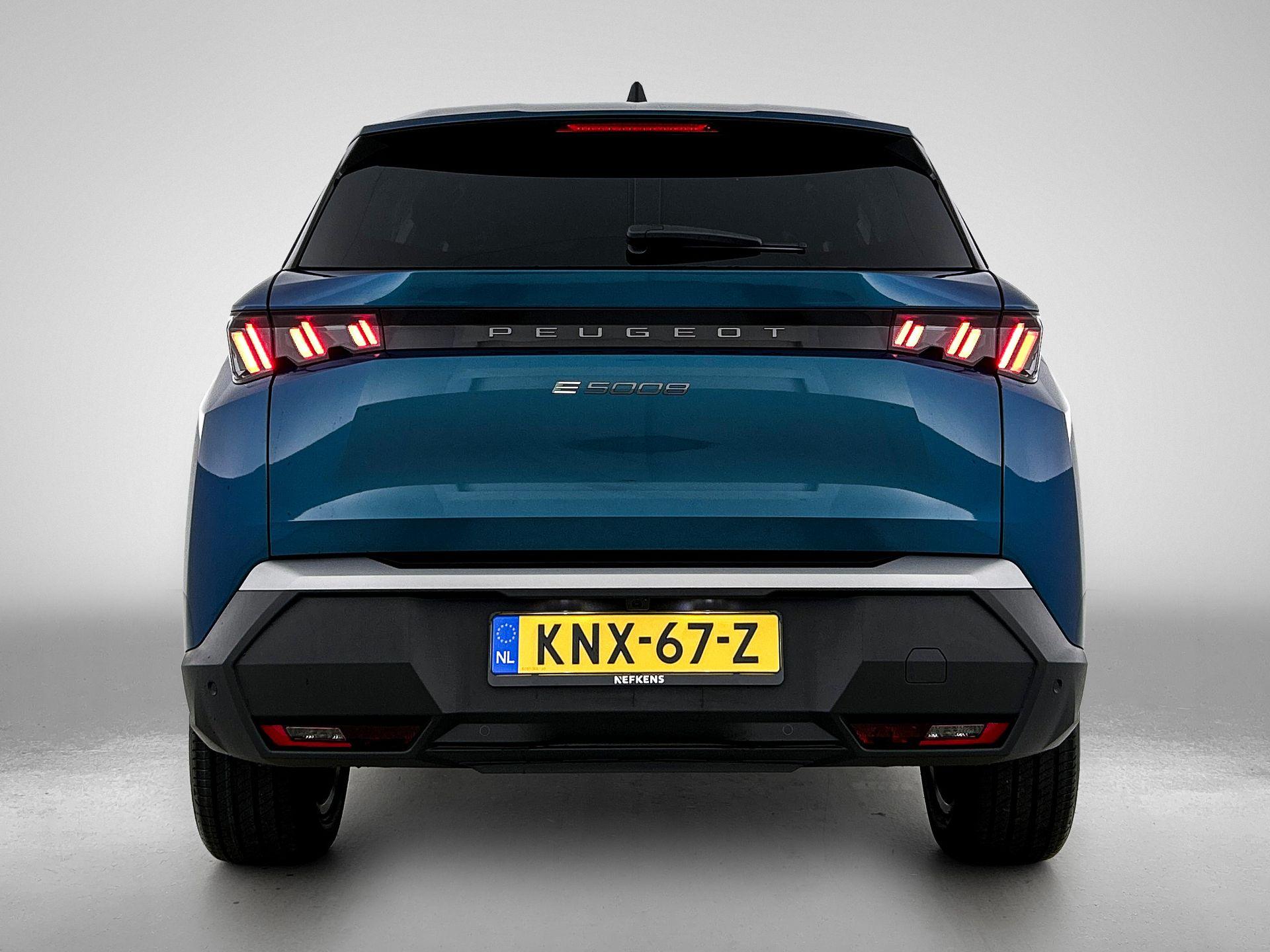 Peugeot e-5008