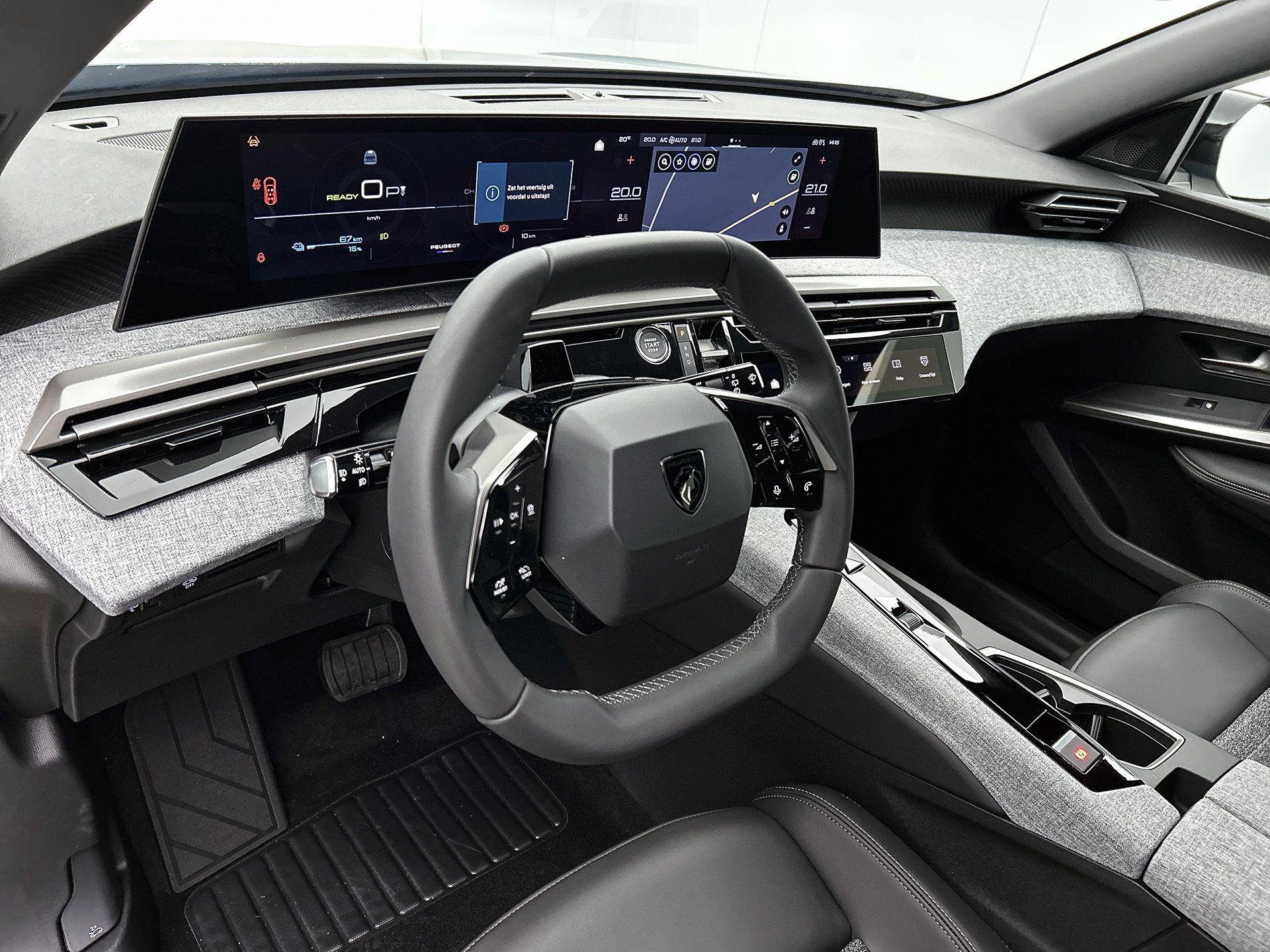 Peugeot e-5008