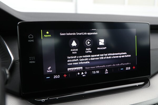 Apple Carplay/Android Auto Apple Carplay/Android Auto