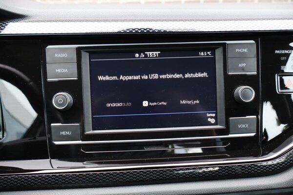 Apple Carplay/Android Auto Apple Carplay/Android Auto
