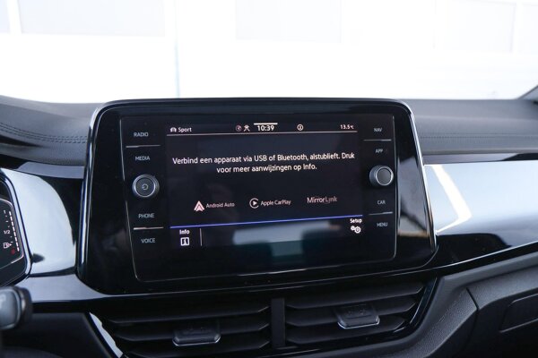 Apple Carplay/Android Auto Apple Carplay/Android Auto