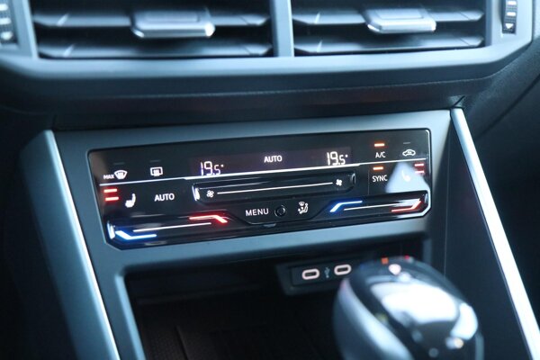 Apple Carplay/Android Auto Apple Carplay/Android Auto