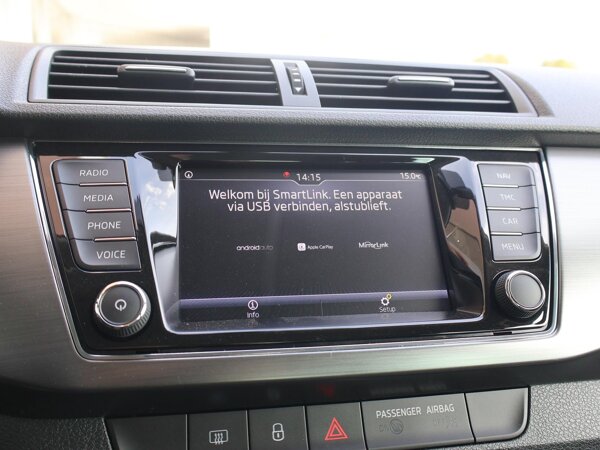 Apple Carplay/Android Auto Apple Carplay/Android Auto