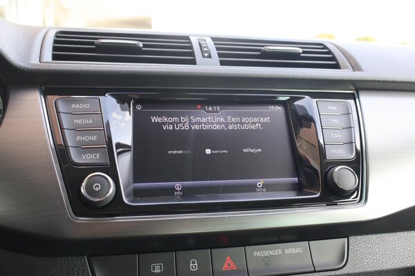Apple Carplay/Android Auto Apple Carplay/Android Auto