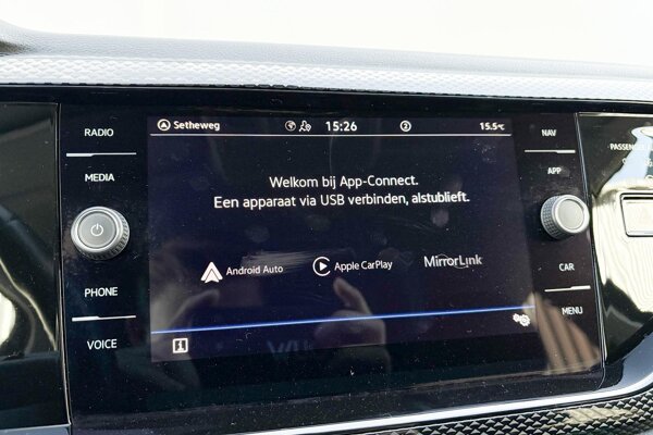 Apple Carplay/Android Auto Apple Carplay/Android Auto