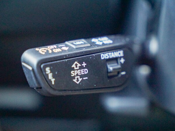 cruise control adaptief en stuurhulp cruise control adaptief en stuurhulp