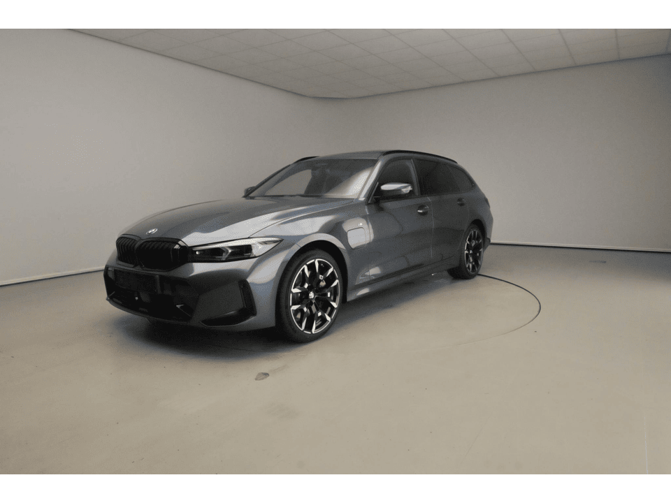 BMW 3 Serie Touring 330e - Afbeelding 1