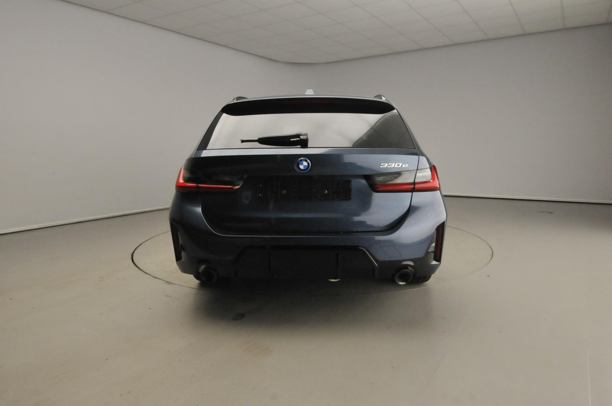 BMW 3 Serie Touring 330e - Afbeelding 3
