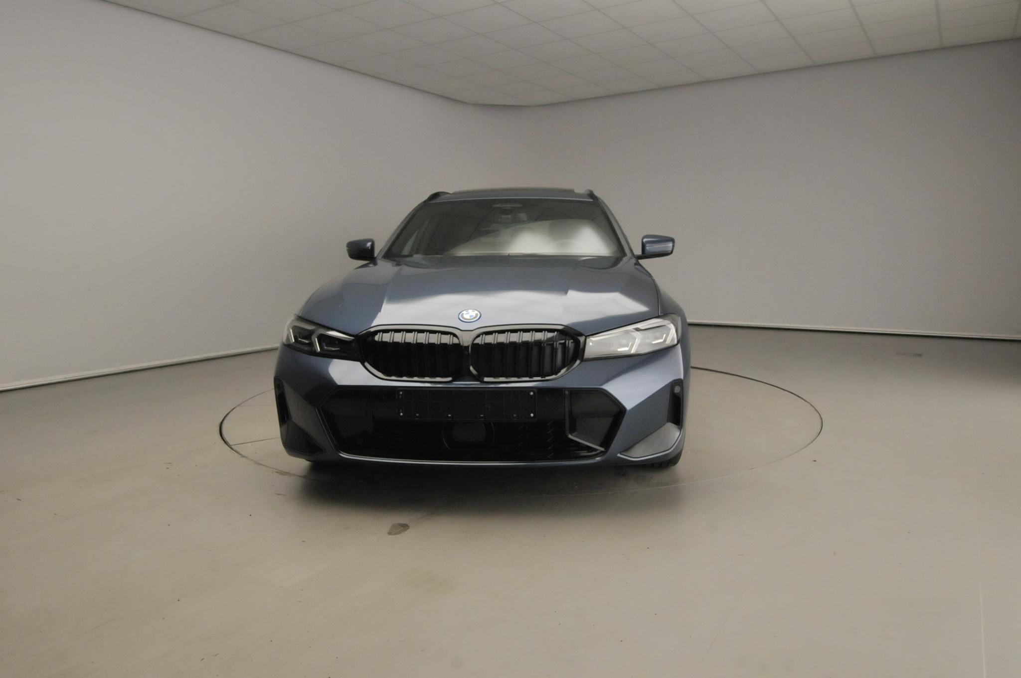 BMW 3 Serie Touring 330e - Afbeelding 5