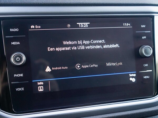 Apple Carplay/Android Auto Apple Carplay/Android Auto