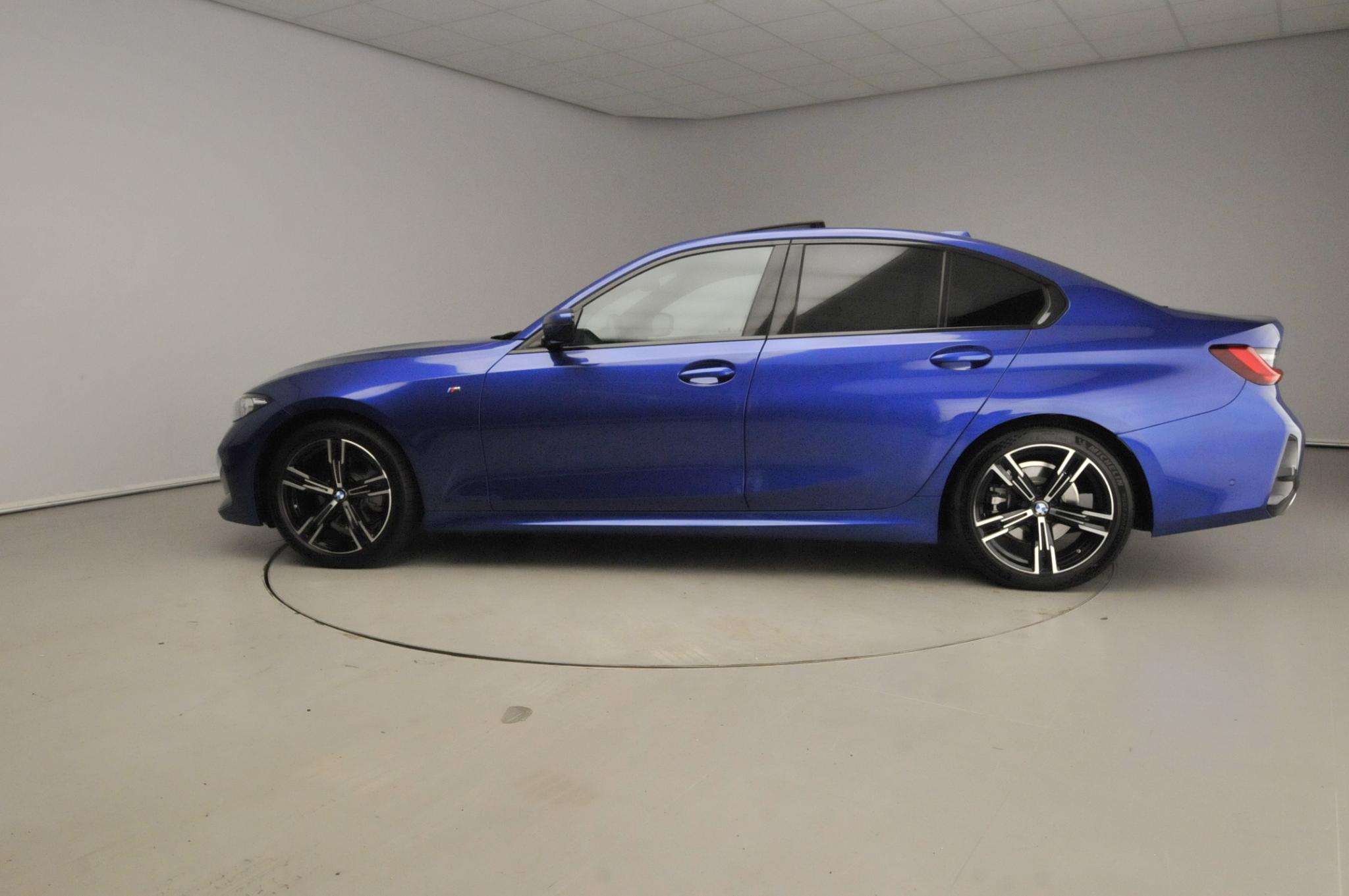 BMW 3 Serie Sedan 320i - Afbeelding 2