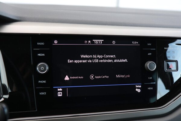 Apple Carplay/Android Auto Apple Carplay/Android Auto