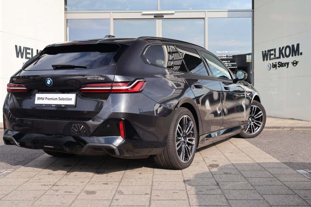 BMW i5 12