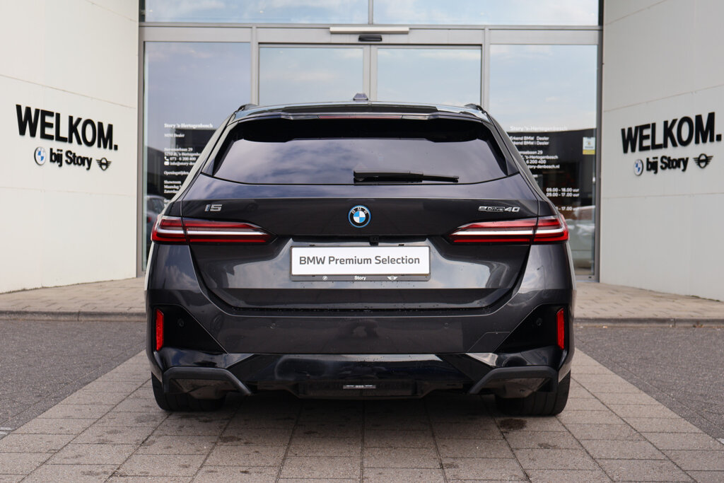 BMW i5 13