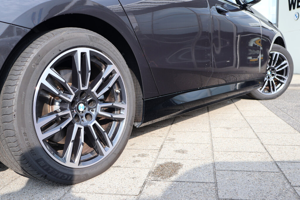 BMW i5 15