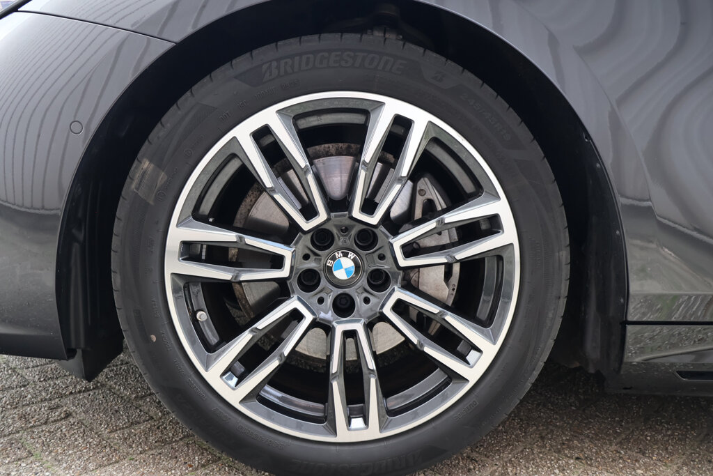 BMW i5 16