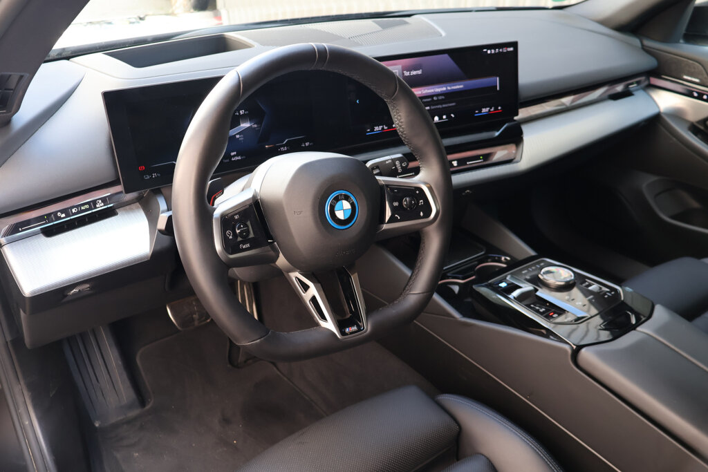 BMW i5 17