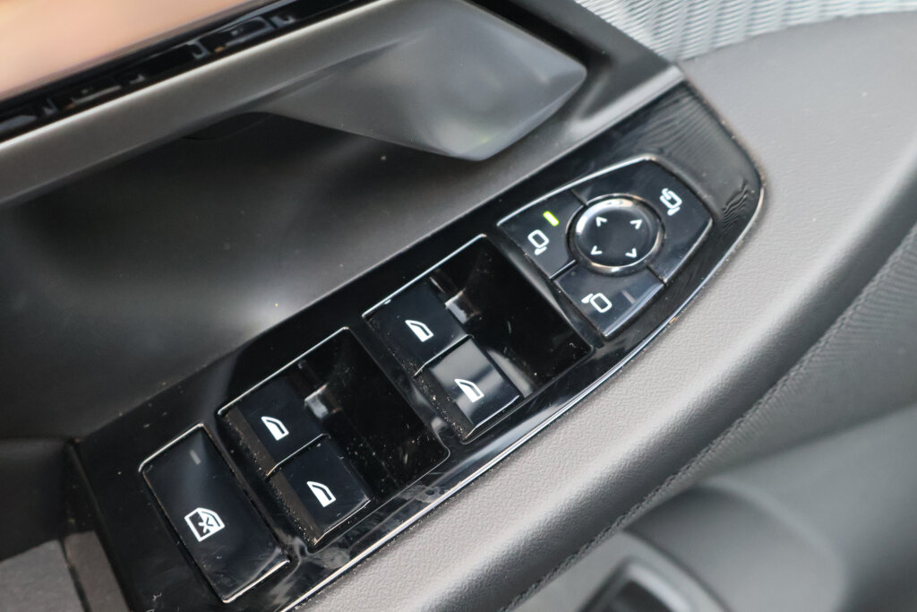 BMW i5 21