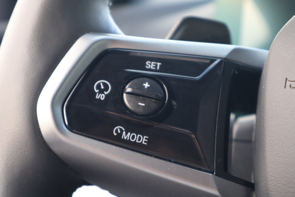 BMW i5 23