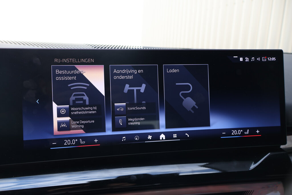 BMW i5 29