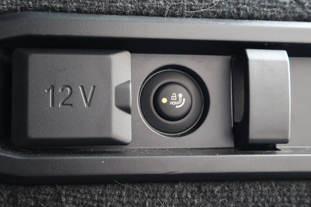 BMW i5 36