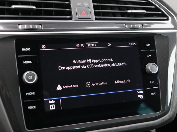Apple Carplay/Android Auto Apple Carplay/Android Auto