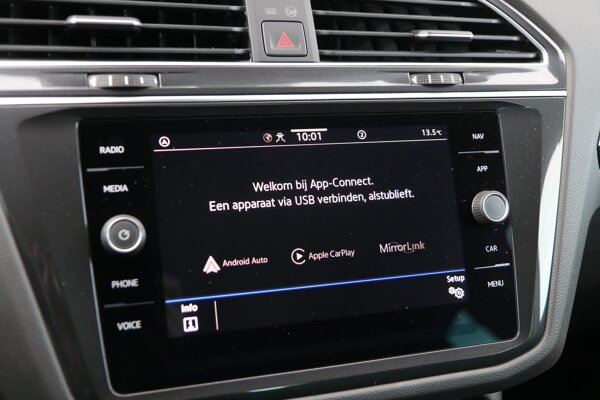 Apple Carplay/Android Auto Apple Carplay/Android Auto