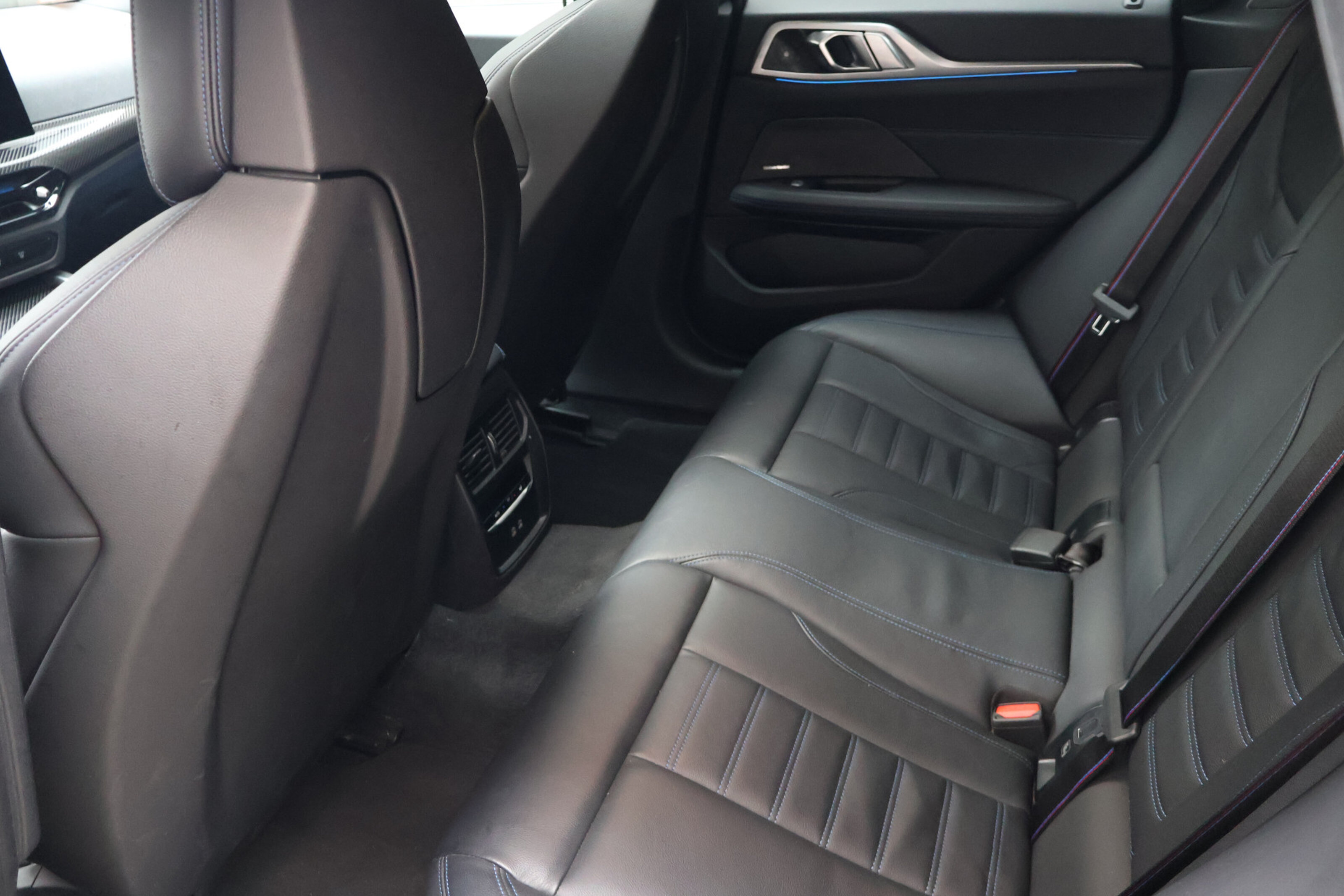 BMW i4 6