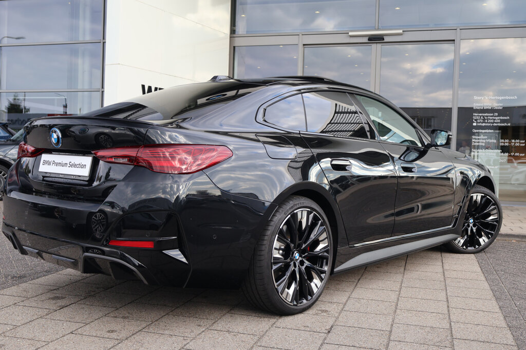 BMW i4 10