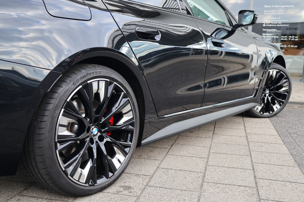 BMW i4 11