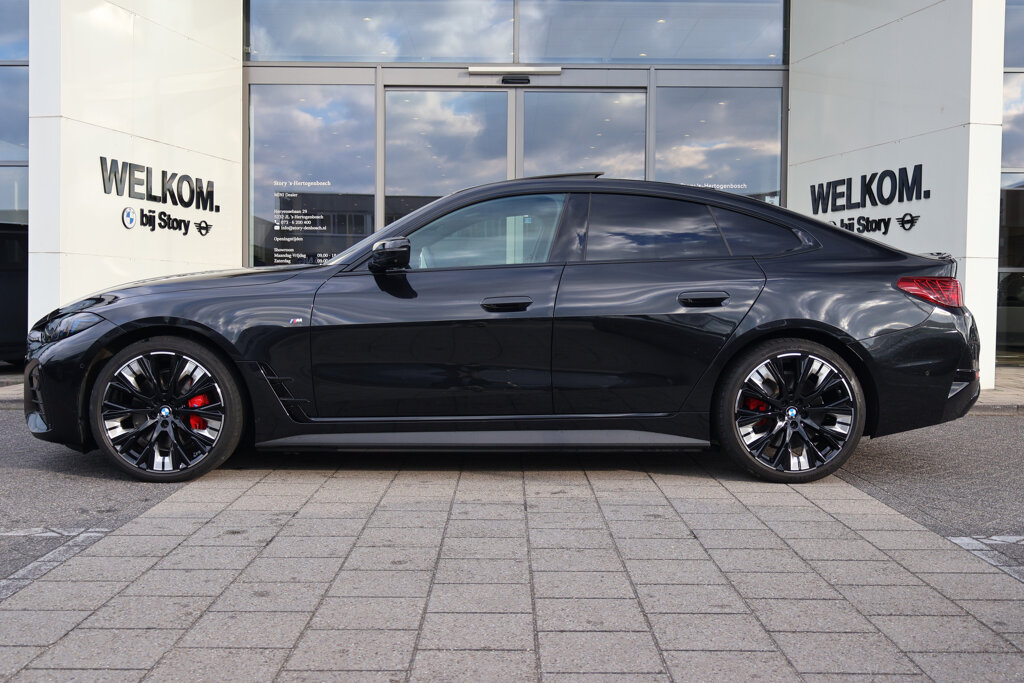 BMW i4 12