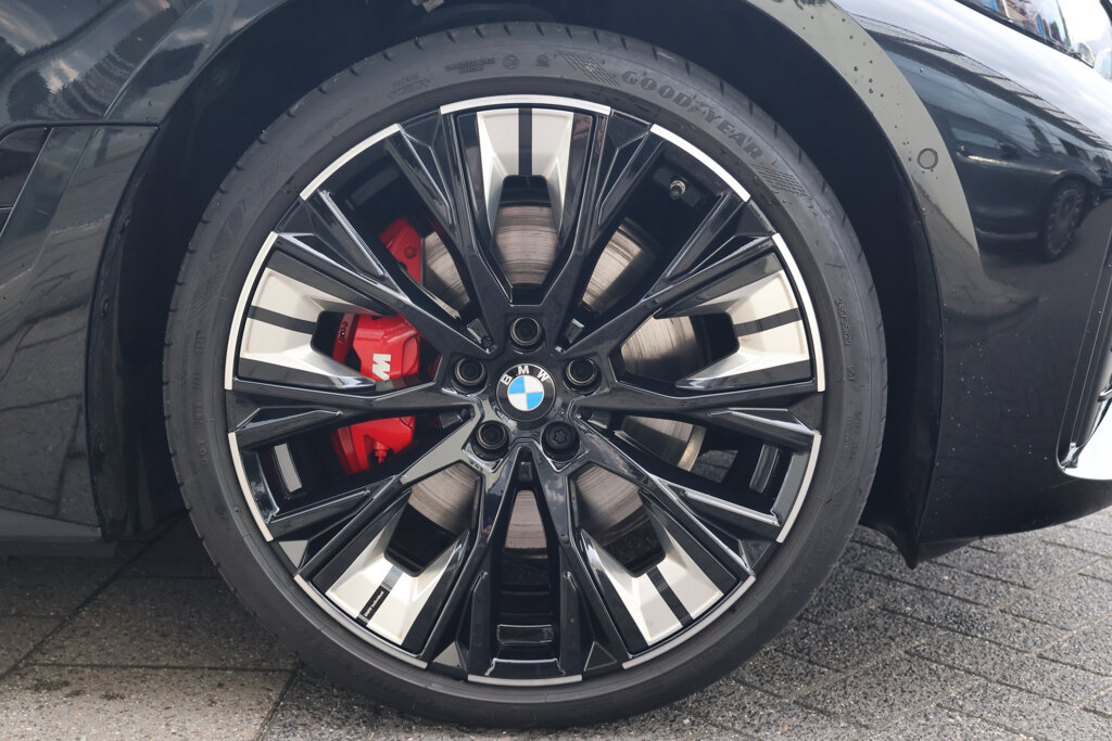BMW i4 13