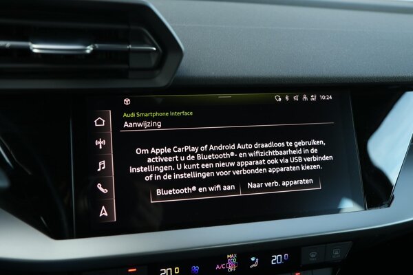Apple Carplay/Android Auto Apple Carplay/Android Auto