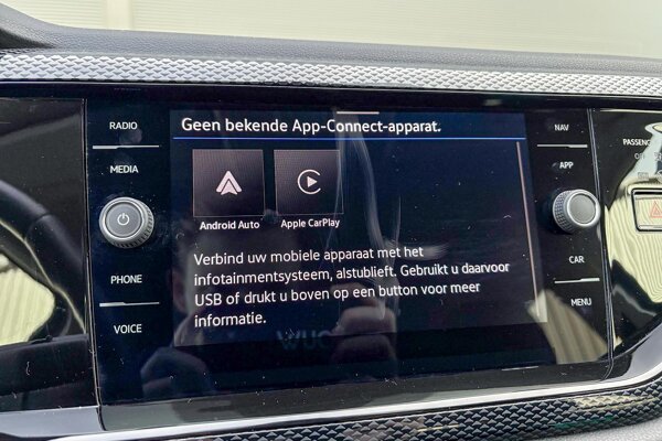 Apple Carplay/Android Auto Apple Carplay/Android Auto