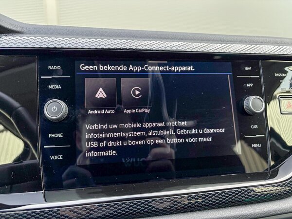 Apple Carplay/Android Auto Apple Carplay/Android Auto