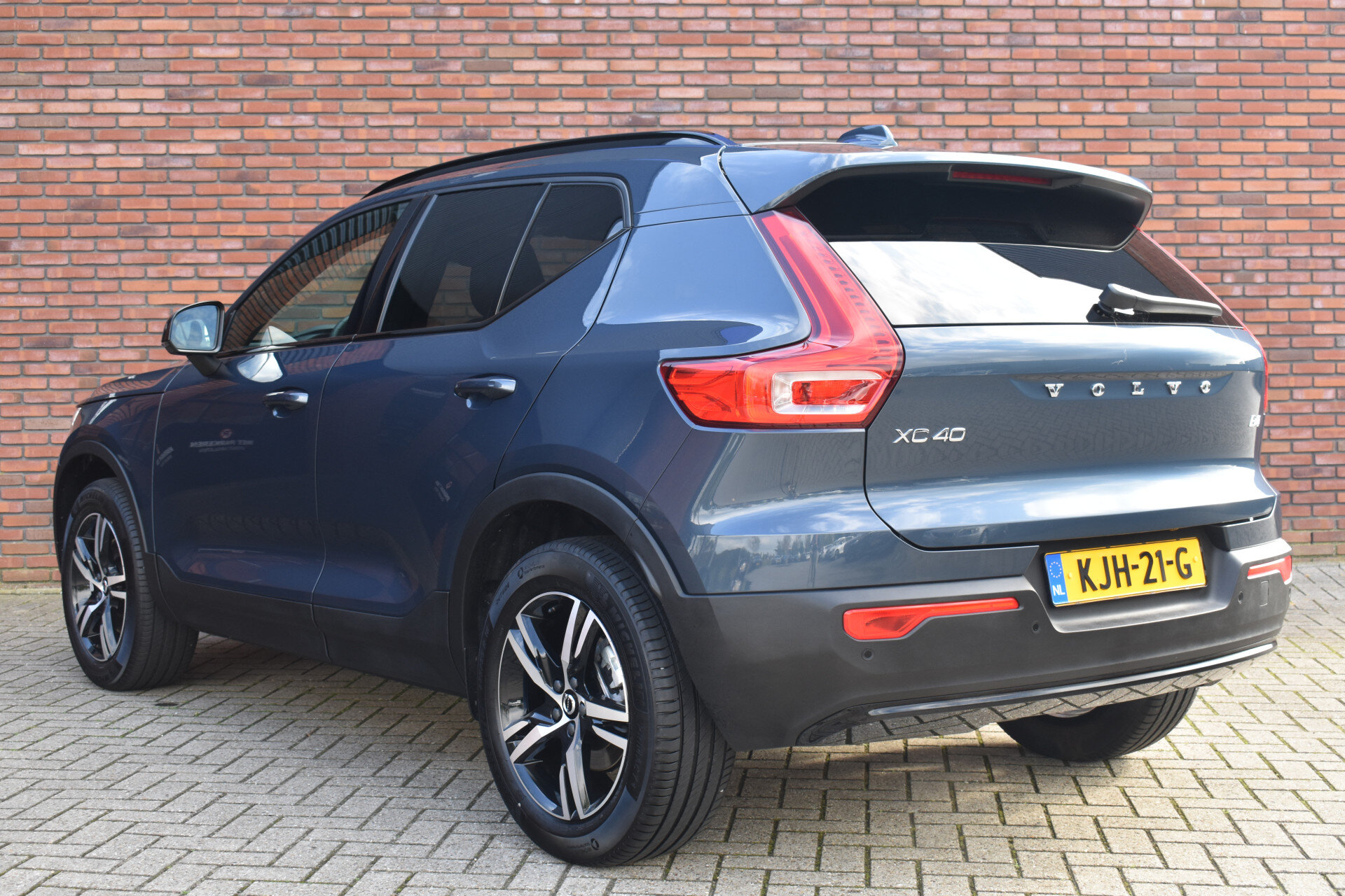 Volvo XC40 B4 211PK Plus Dark - Afbeelding 2