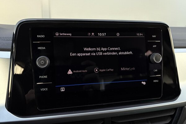 Apple Carplay/Android Auto Apple Carplay/Android Auto