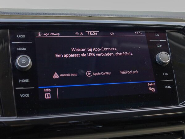 Apple Carplay/Android Auto Apple Carplay/Android Auto