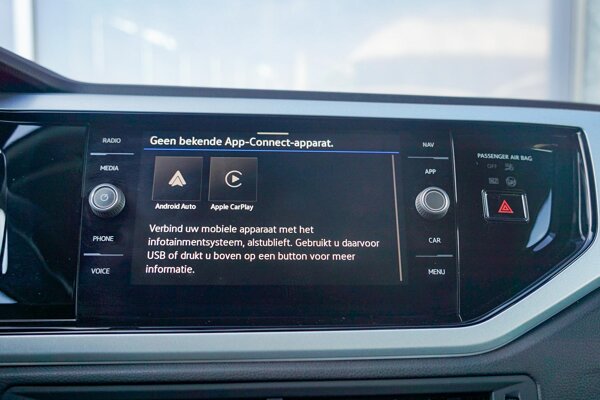 Apple Carplay/Android Auto Apple Carplay/Android Auto