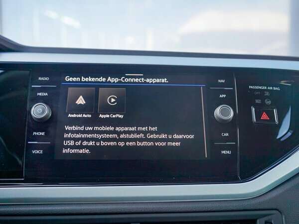 Apple Carplay/Android Auto Apple Carplay/Android Auto