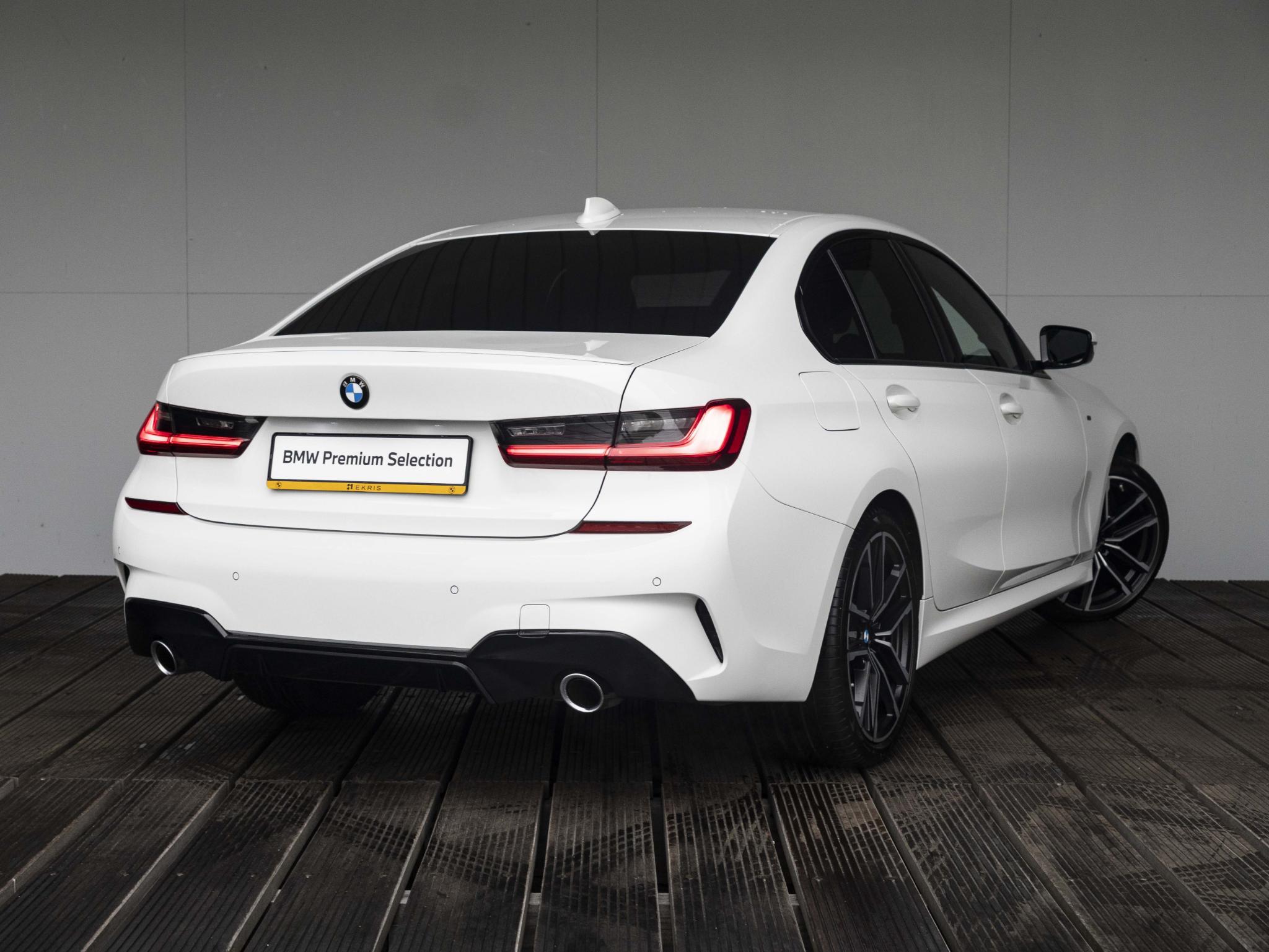 BMW 3 Serie 320i Sedan - Afbeelding 2