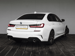BMW 3 Serie 320i Sedan - Afbeelding 2
