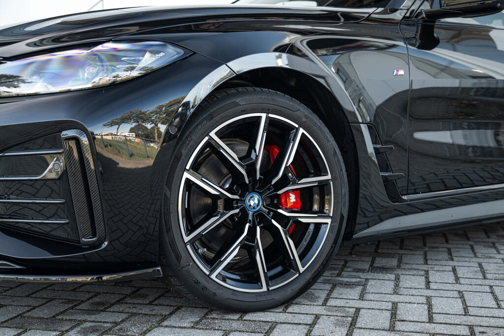 BMW i4 10